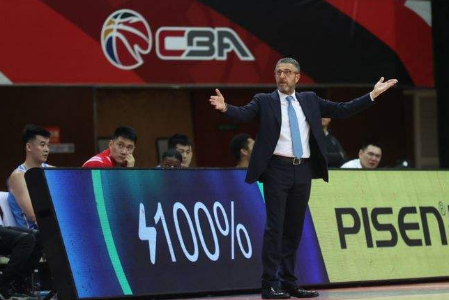 南宫娱乐-布莱顿内部会议纪要流出：官宣日队长鼓劲，CBA常规赛使命明确，更衣室氛围转暖的简单介绍