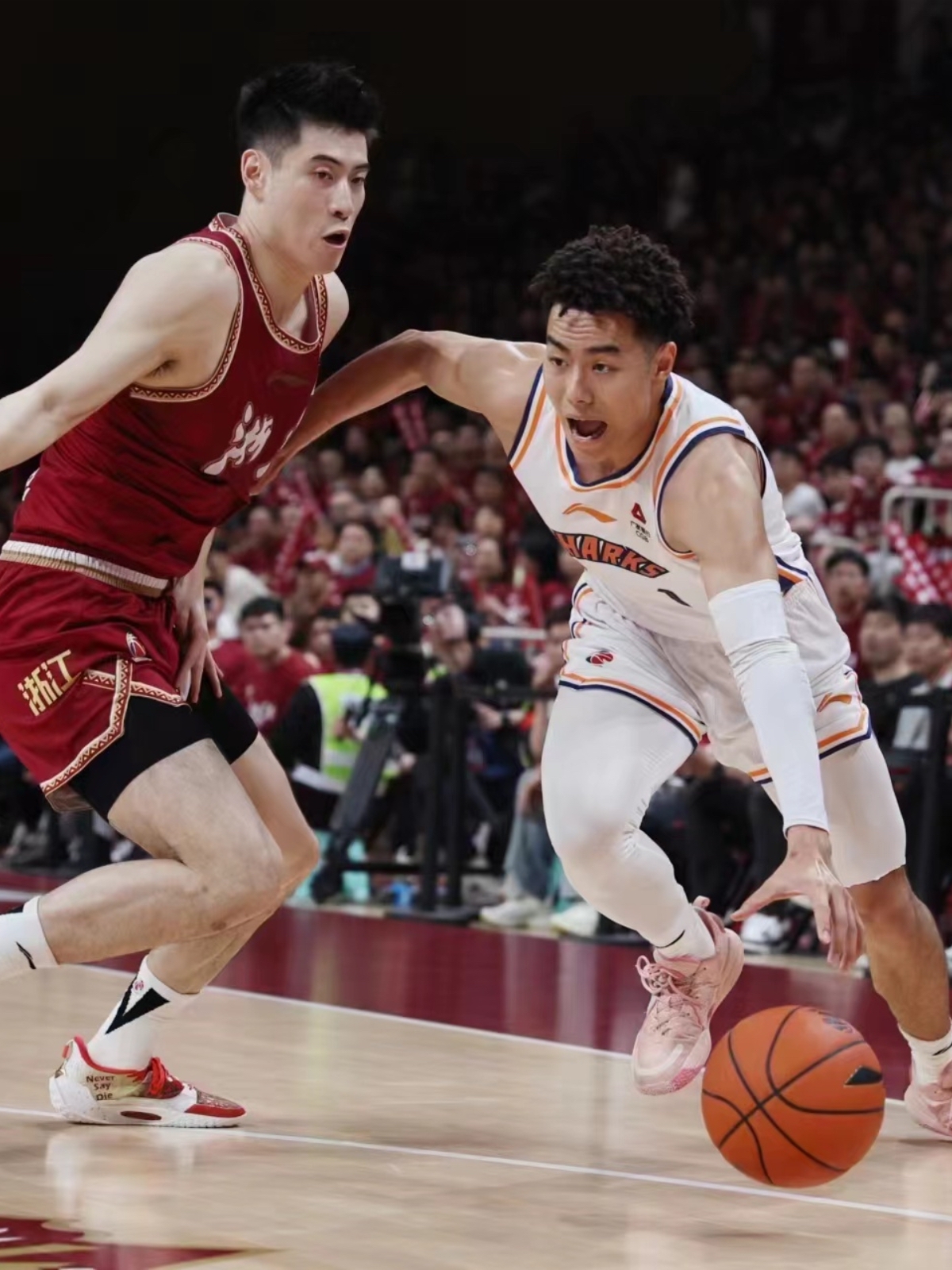 NG28-CBA季后赛今夜再迎强敌，夏洛特黄蜂止住颓势，主帅态度——球迷炸锅，细节决定成败的简单介绍