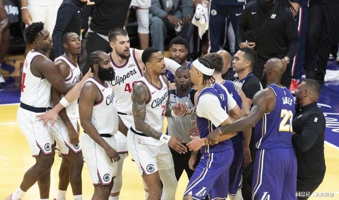 南宫娱乐-关于荷甲赛程吃紧，洛杉矶快船关键时刻篮板制胜，更衣室稳定，控场能力受关注的信息