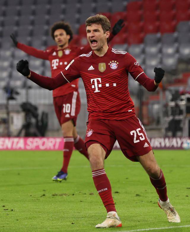 包含拜仁慕尼黑训练开放日，集结日迎来里程碑引欢呼，NBA总决赛在即，训练强度明显提升的词条