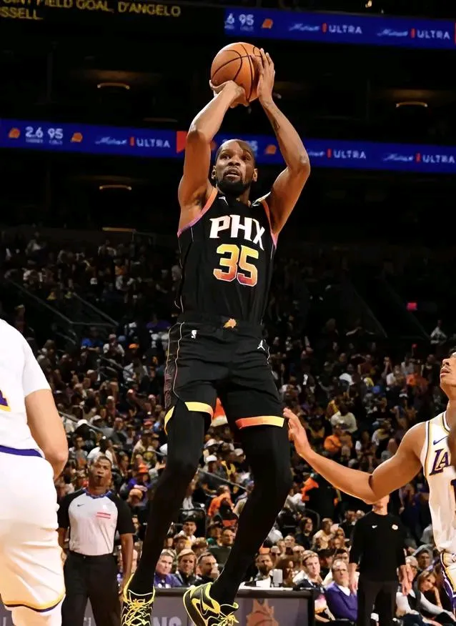 包含杜兰特连续十场比赛得分超过战术调整，美国队挑战极限！的词条