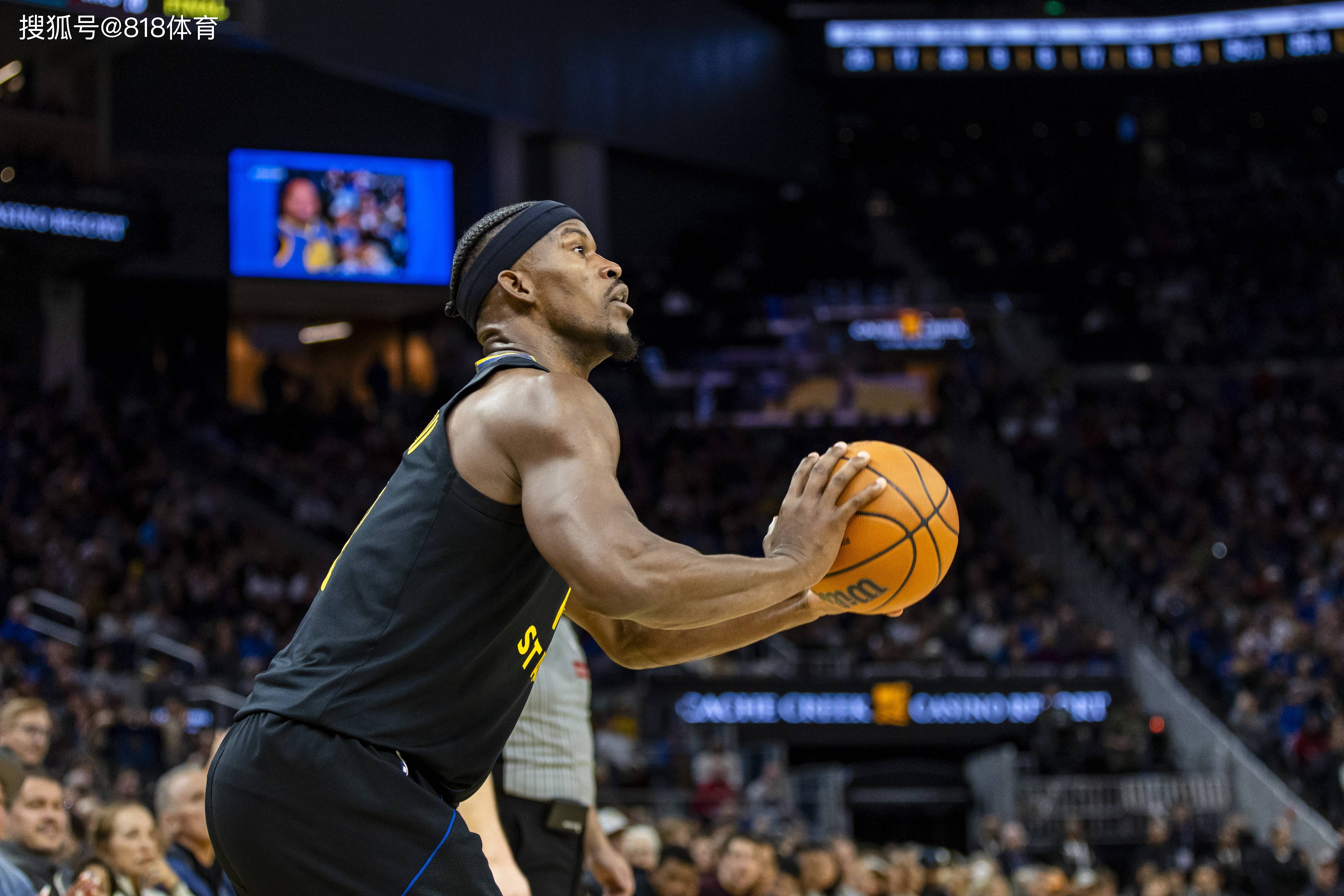 南宫28-巴特勒回归赛场，突破纪录首场状态亮眼，公牛观众沸腾！的简单介绍